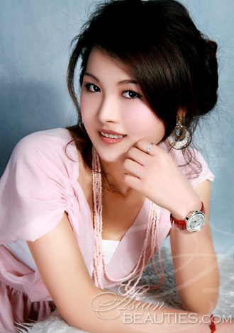 Charming pictures of beautiful women at Asianbeauties.com: Shiyi from thai