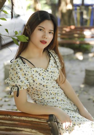 Date the member of your dreams: Thai member siqin(Rosie) from Chongqing