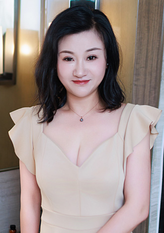 Gorgeous member profiles: online Asian member Limin(Lily) from Beijing